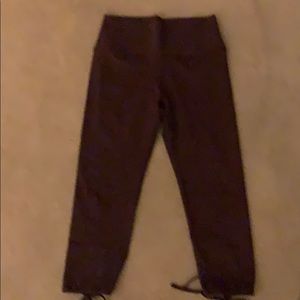 Arie cropped leggings with tie cut out on back